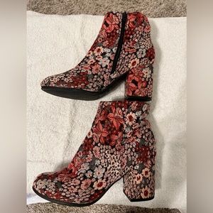 Block heel floral booties | Size 8.5